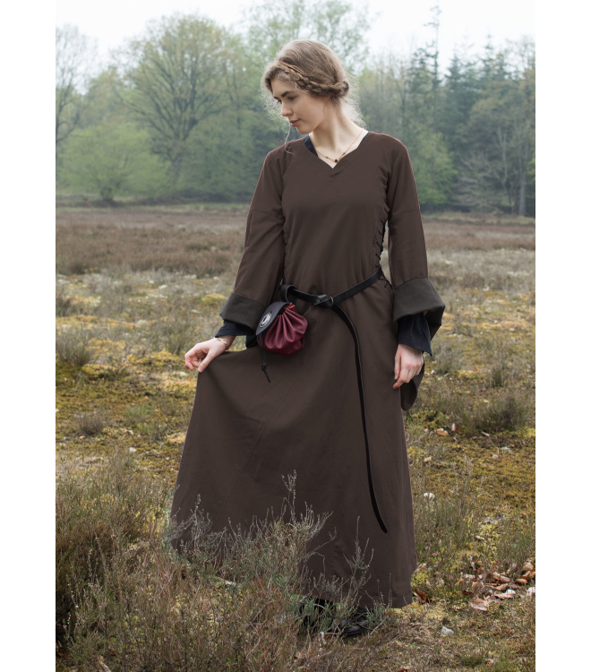 Mittelalterkleid mit Höllenfenstern, Bliaut Amal, braun