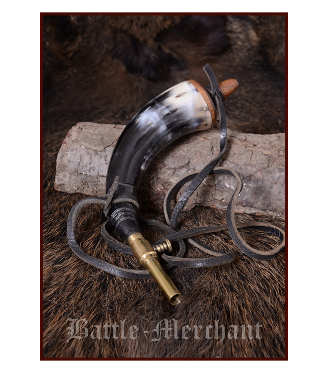 Pulverhorn mit Absperrhahn aus Messing und Lederband