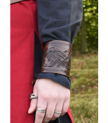 Armschützer aus Leder mit geprägtem Drachenmotiv, Jelling-Stil, dunkelbraun