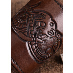 Würfelbecher aus Leder mit geprägtem Drachenmotiv, Jelling-Stil, dunkelbraun