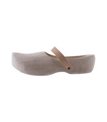 Holzschuhe mit Lederriemen