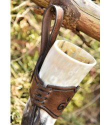 Leder Hornhalter für Trinkhorn, geprägte Triskele, verschiedene Größen