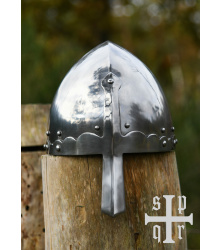 Helm des Heiligen Wenzel, Nasalhelm, 10. Jahrhundert