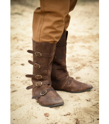 Mittelalterliche Stiefel mit Schnallen, braun