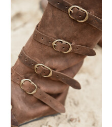 Mittelalterliche Stiefel mit Schnallen, braun