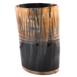 Kleiner Hornbecher mit Holzboden und Carving