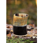 Kleiner Hornbecher mit Holzboden und Carving