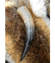 Wikinger-Trinkhorn mit Spiralcarving