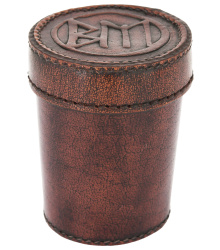 Würfelbecher aus Leder mit Deckel, BM-Prägung, braun