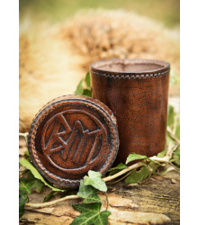 Würfelbecher aus Leder mit Deckel, BM-Prägung, braun