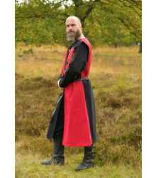 Gefütterter Mittelalter Wappenrock mit Löwe, Mi-Parti, rot - schwarz