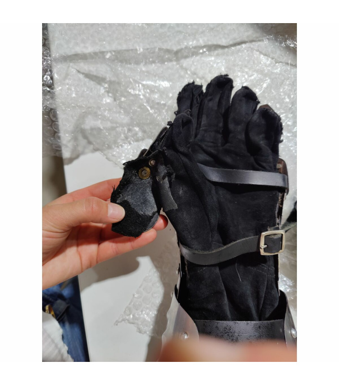 1 Paar Plattenhandschuhe aus 1,3 mm Stahl, vernietet und vernäht, B-Ware